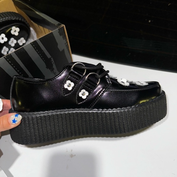 Brand new TUK leather flower loafers - Picture 3 of 4